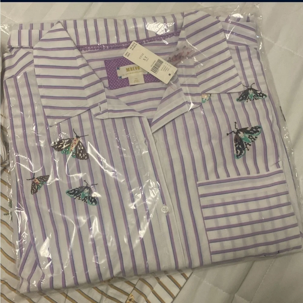 Anthropologie White and Lavender Striped Men’s Button-Down Shirt